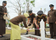 Kejari Demak Gelar Ziarah dan Tabur Bunga di TMP Cahaya Ratna Bintarum