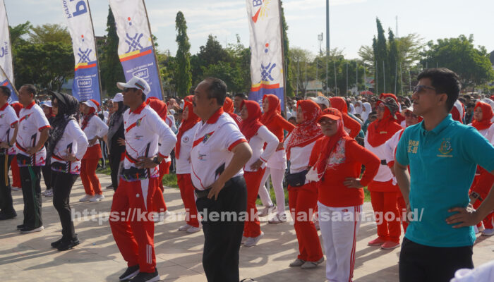 Kejaksaan Negeri Demak Ikut Semarakkan Senam Bersama HAORNAS ke-42 di Alun-Alun Demak